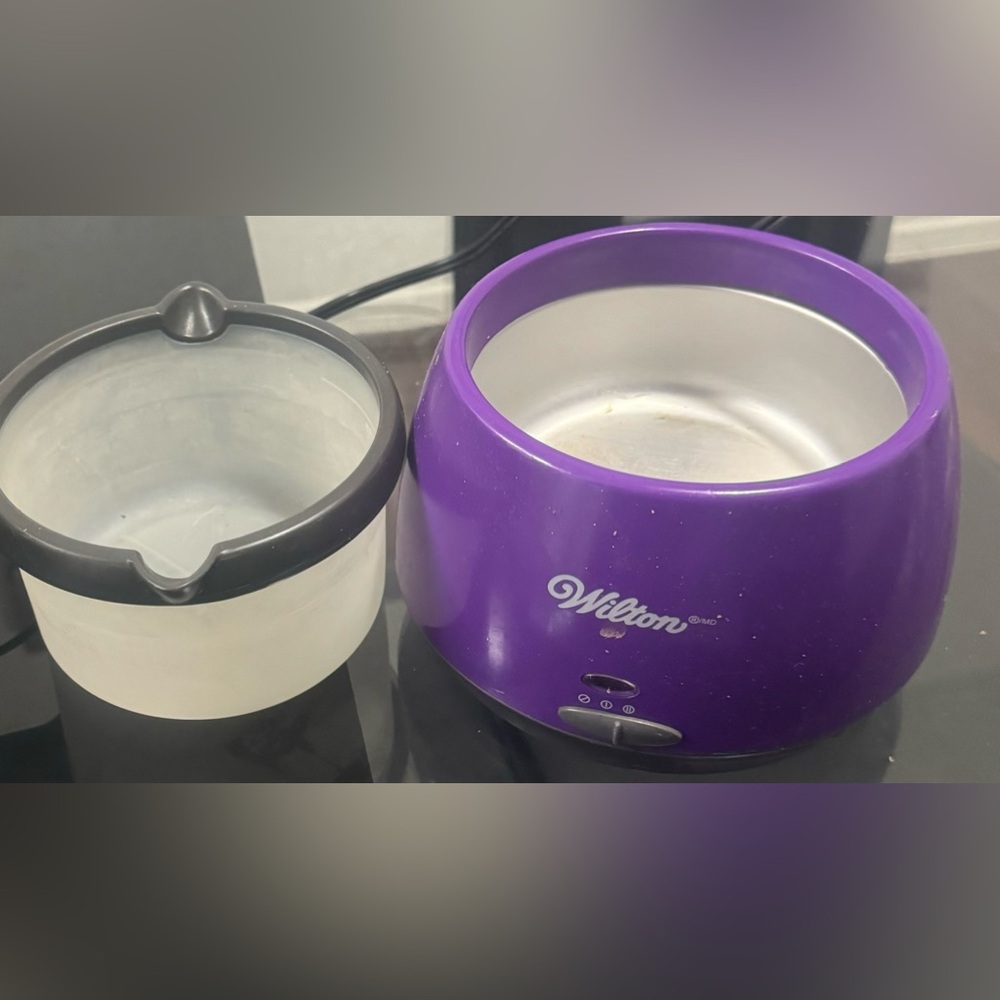 Wilton Caramelo Derrite Crisol de Caramelo - Púrpura